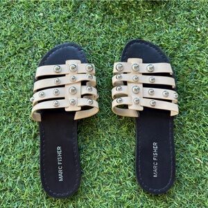 Marc Fisher Women’s‎ Sandal with Silver Accent Sz 7M slip on sandal casual